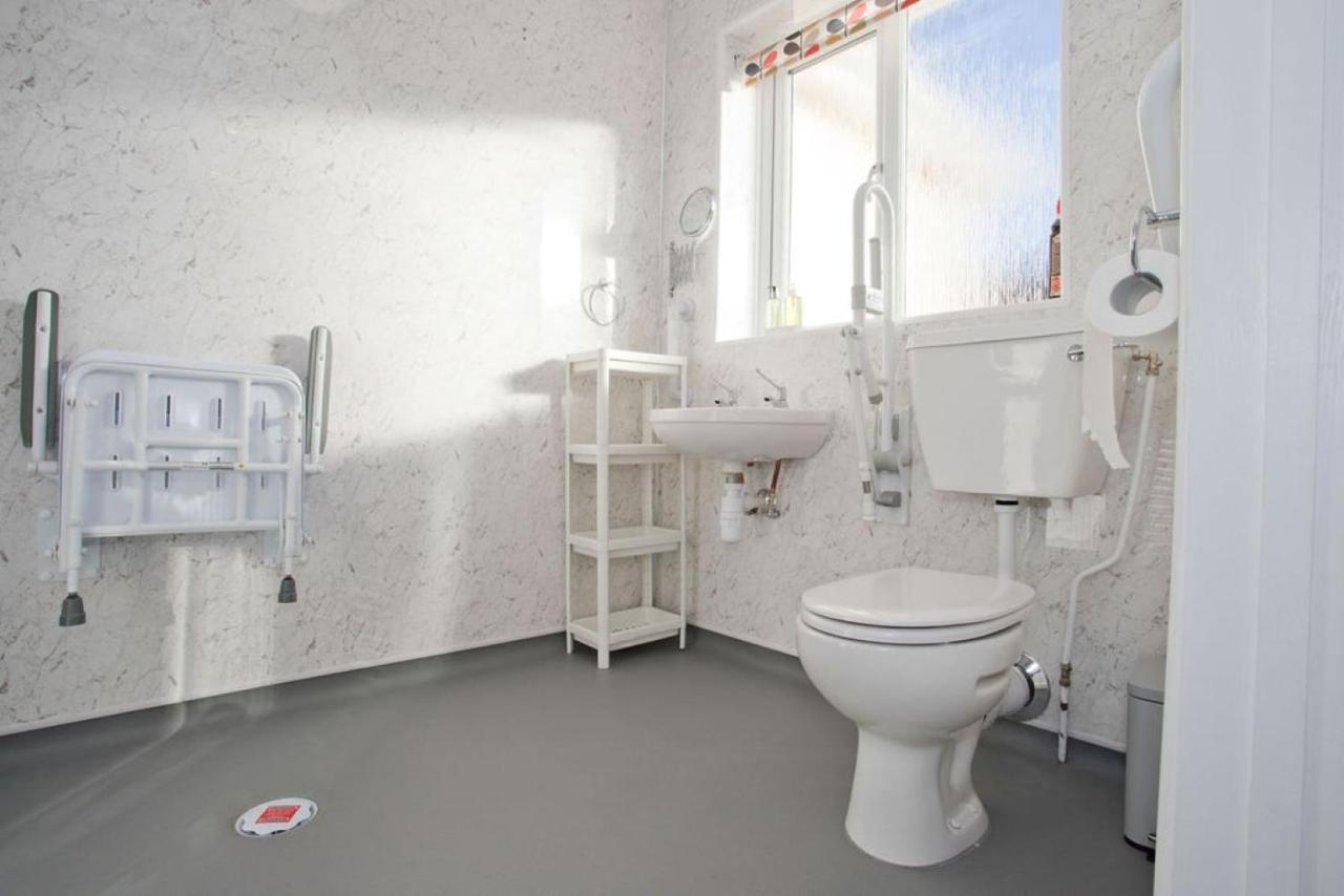 Hilda'S Retreat Accessible Wheel Chair Friendly With Hoist 풀 외부 사진