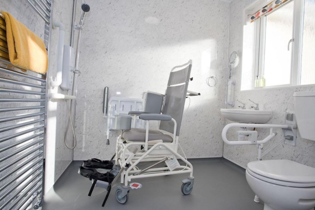 Hilda'S Retreat Accessible Wheel Chair Friendly With Hoist 풀 외부 사진